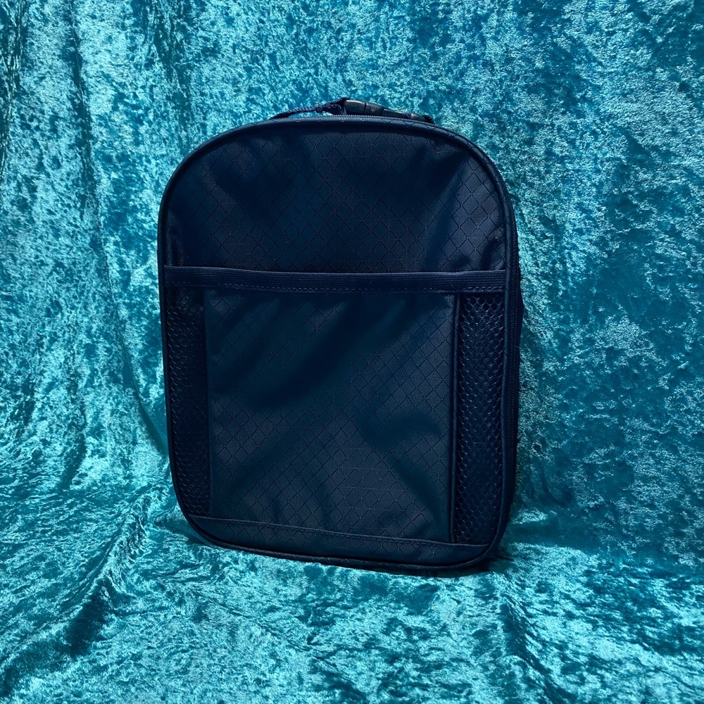 Thirty-one Chillious thermal lunch bag in navy. New without package or tags.